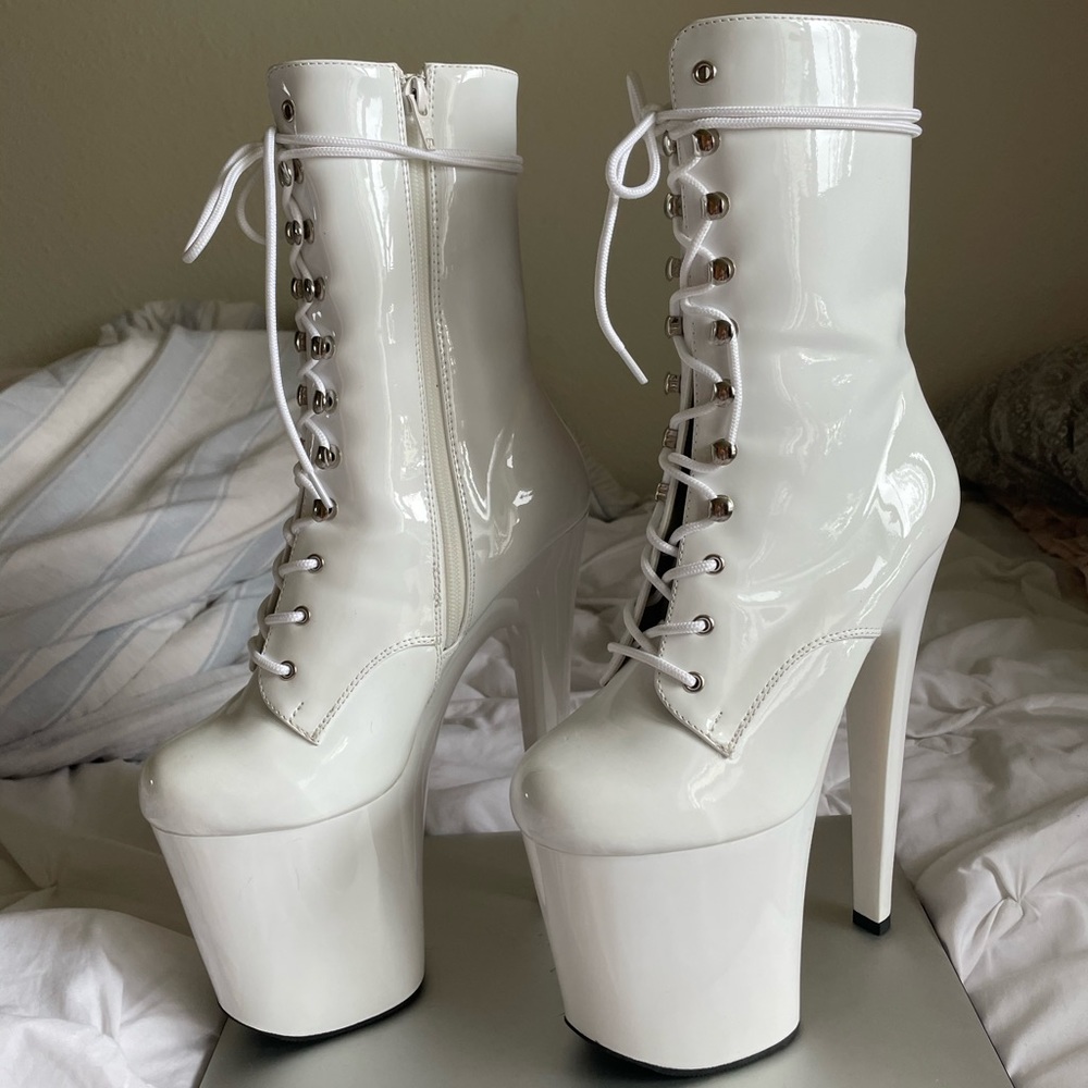 ✨BRAND NEW PLEASERS ✨👠